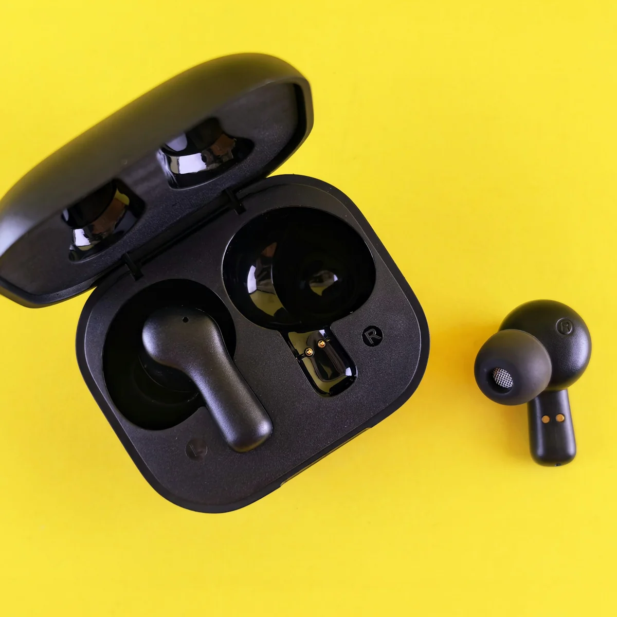 Active Noise Cancelling Earbuds